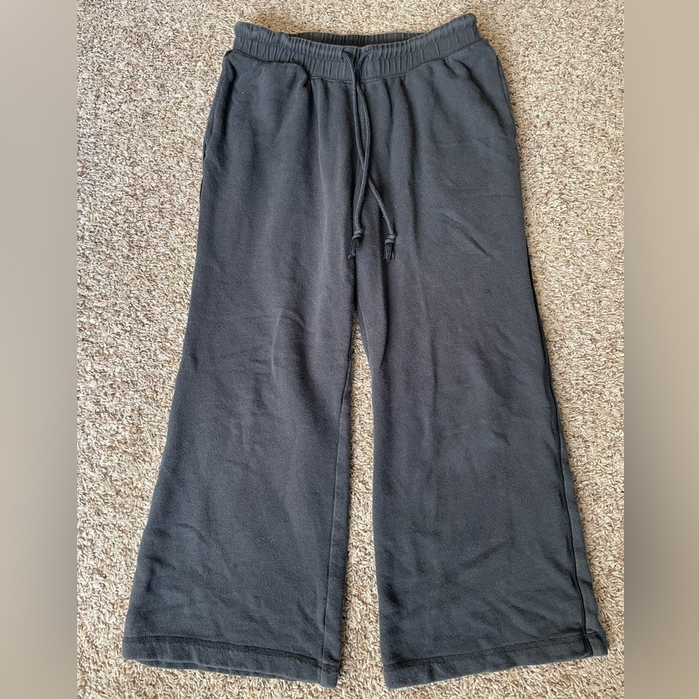 Travel Leisure Cropped Charcoal/Navy Pants